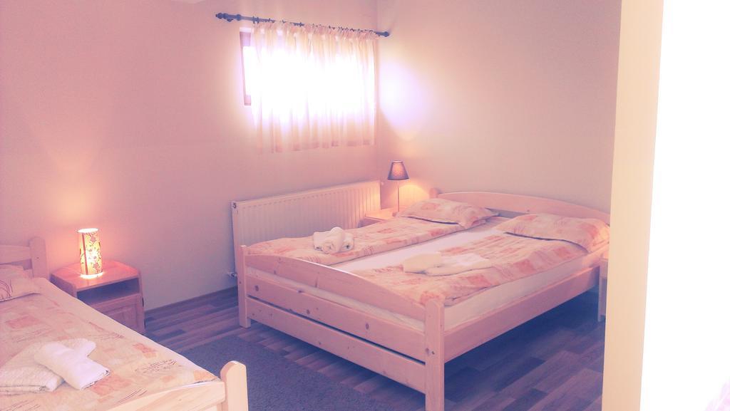 Csatari Pensiune Praid Pokoj fotografie